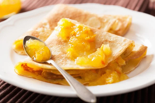Pannenkoeken met sinaasappelmarmelade — Stockfoto