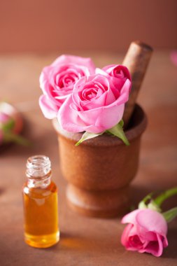 Gül çiçek ve esans aromaterapi için harç ve 
