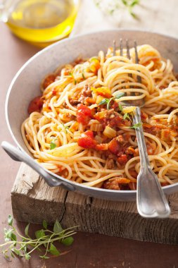 İtalyan makarna spagetti bolognese pişirme