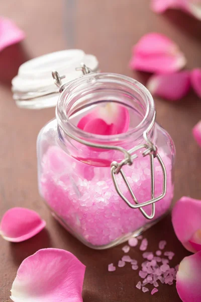 Flower salt and rose petals for spa — Stock Photo, Image