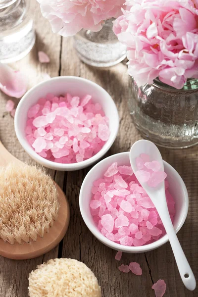 Spa set with peony flowers and pink herbal salt — Stock Photo, Image