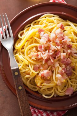 İtalyan makarna spagetti carbonara 