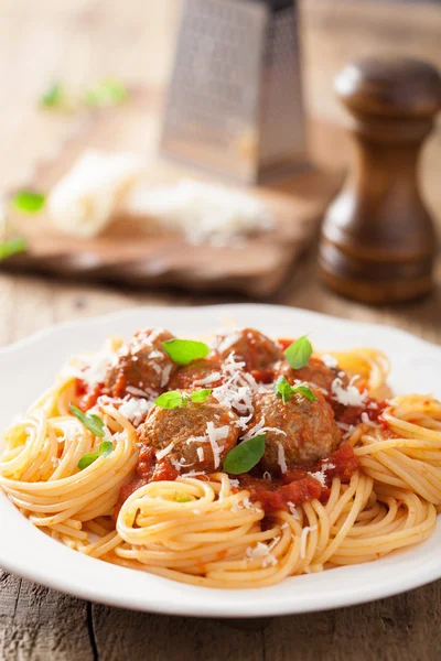 Spaghetti with meatballs in tomato sauce — Stock Photo, Image