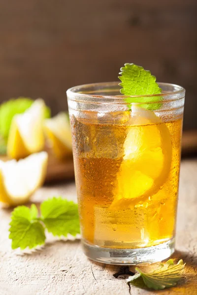 Glass of ice tea with lemon and melissa — Stock Photo, Image