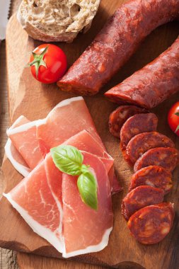 mediterrán snack kolbász parma paradicsom 