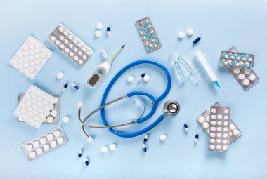 Stetoskop şırınga kapsülü ilacı. Grip virüsü için tıbbi tedavi