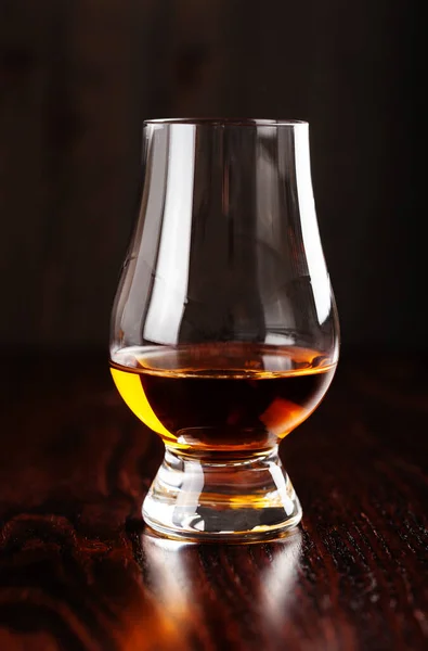 Glass Whisky Spirit Brandy Dark Brown Background — Stock Photo, Image
