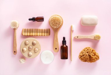 sıfır atık çevre dostu hijyen tuvalet konsepti. ahşap diş fırçası sabun fırçası kozmetik