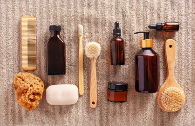 sıfır atık çevre dostu hijyen tuvalet konsepti. ahşap diş fırçası sabun fırçası kozmetik