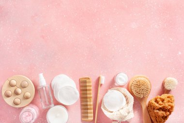 sıfır atık çevre dostu hijyen tuvalet konsepti. ahşap diş fırçası sabun fırçası kozmetik