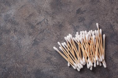 sıfır atık çevre dostu biyolojik olarak çözünebilir tuvalet konsepti. Pamuk ahşap tomurcuklar