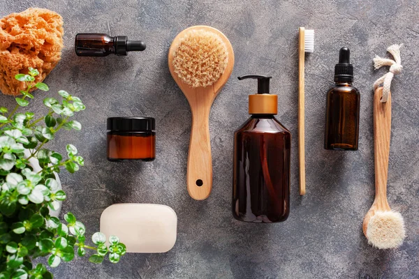 sıfır atık çevre dostu hijyen tuvalet konsepti. ahşap diş fırçası sabun fırçası kozmetik