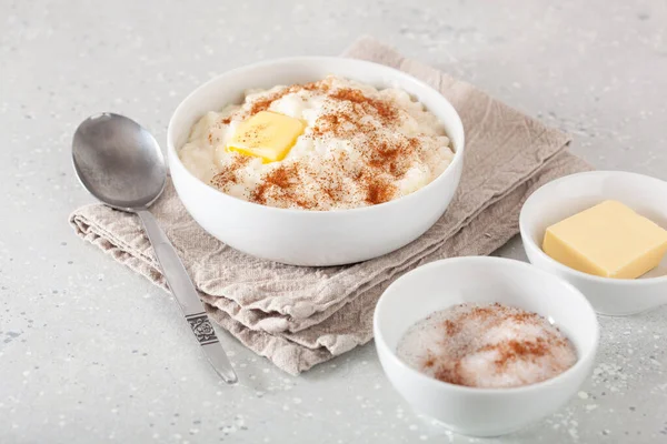 Rispudding Med Smörkanel Fransk Riz Lait Norsk Risgrot Traditionell Frukostdessert — Stockfoto