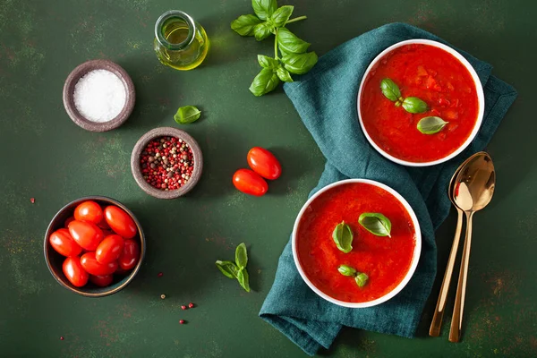 Tomate Pimentão Sopa Vegetariana Fundo Verde — Fotografia de Stock