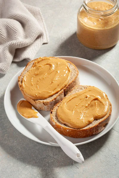 Torrada Pão Manteiga Amendoim Suave Sanduíche Tradicional Saudável — Fotografia de Stock