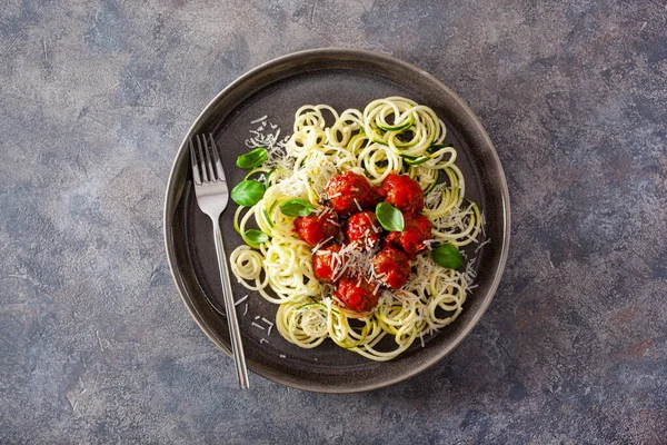 Keto Paleo Diet Zoodles Spiralformade Zucchini Nudlar Med Köttbullar Och — Stockfoto
