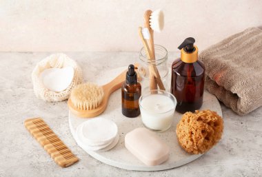sıfır atık çevre dostu hijyen tuvalet konsepti. ahşap diş fırçası sabun fırçası kozmetik