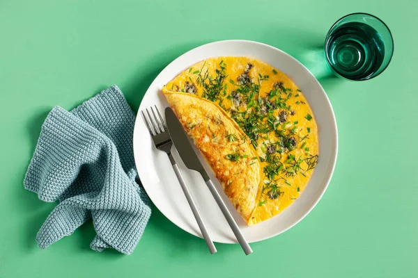 Omelet Met Blauwe Kaaskruiden Lente Gezonde Keto Dieet Lage Koolhydraten — Stockfoto