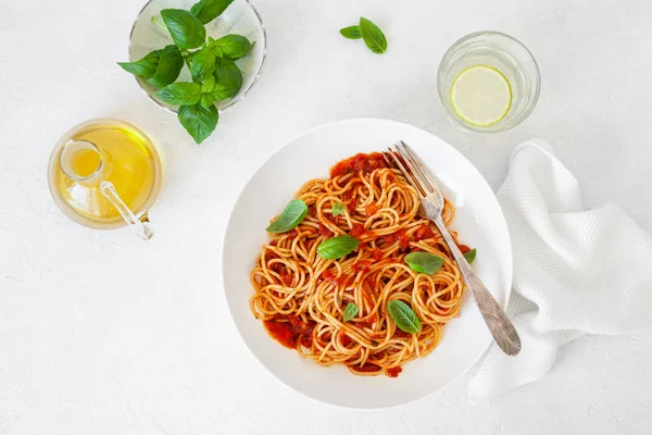 Špagety Rajčatovou Omáčkou Tradiční Italské Těstoviny — Stock fotografie