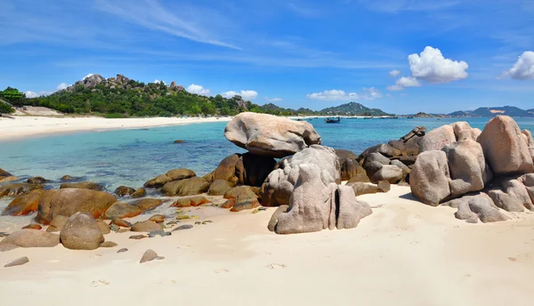 Hermoso paisaje tropical, playa Bai Dai — Foto de Stock