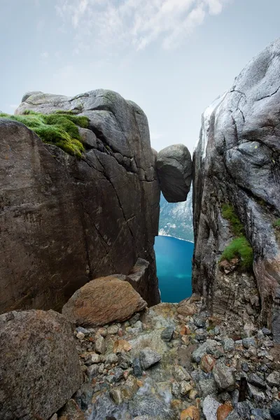 Berühmte kjeragbolten, norwegen — Stockfoto