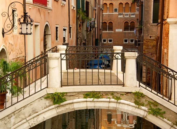 Brug in een Venetië — Stockfoto