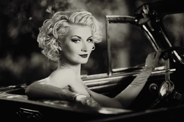 Retro woman in convertible — Stock Photo, Image