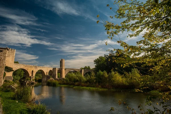 Romanesque bridge over river, Besalu — Stock Photo, Image