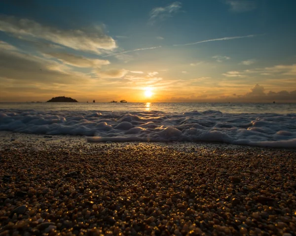 Soluppgången över havet — Stockfoto