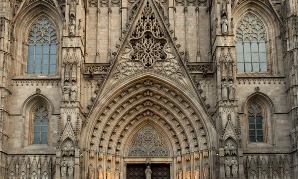 Деталі старовинної архітектури собору — стокове фото