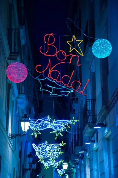 Luzes de Natal nas ruas de Barcelona — Fotografia de Stock