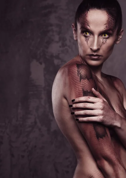 Mujer con serpiente body-art — Foto de Stock