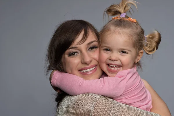 Glückliche Mutter und Tochter — Stockfoto