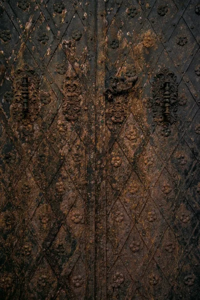 Oude roestige metalen deur — Stockfoto