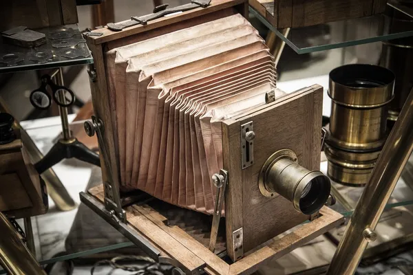 Retro wooden photo camera — Stock Photo, Image