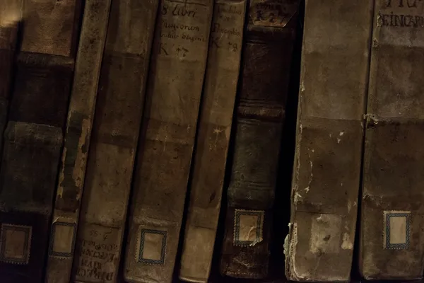 Vintage books in a row — Stock Photo, Image