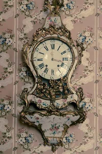 Vintage zegar na ścianie — Zdjęcie stockowe