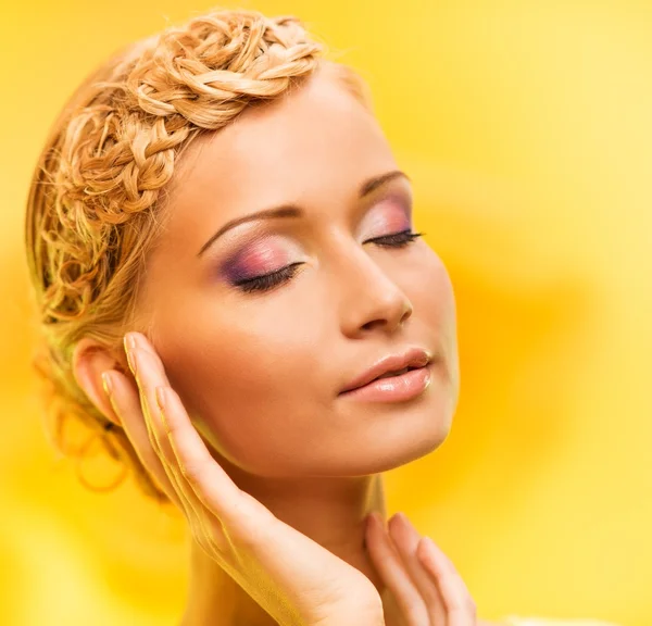 Girl with among big yellow flowers — Stock Photo, Image