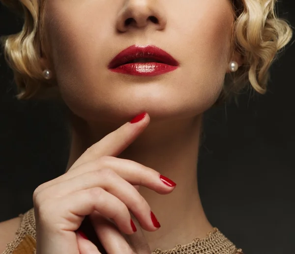 Close-up shot of beautiful woman face with red lips — Stock Photo, Image