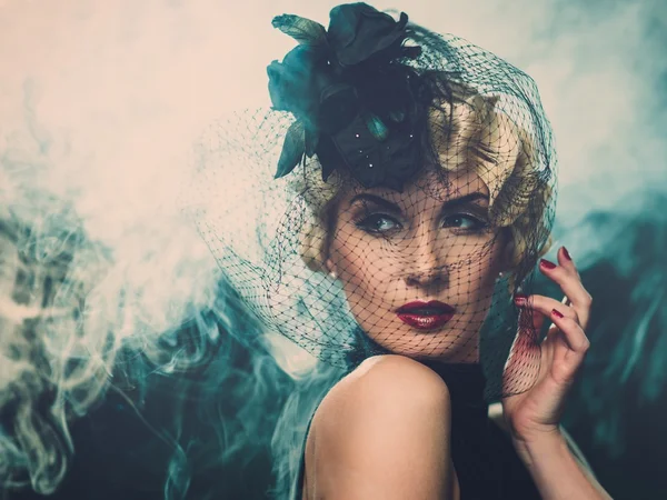 Beautiful retro woman — Stock Photo, Image