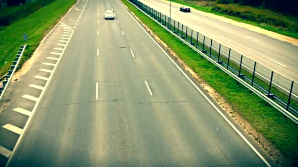 Motorvägen full av bilar — Stockvideo