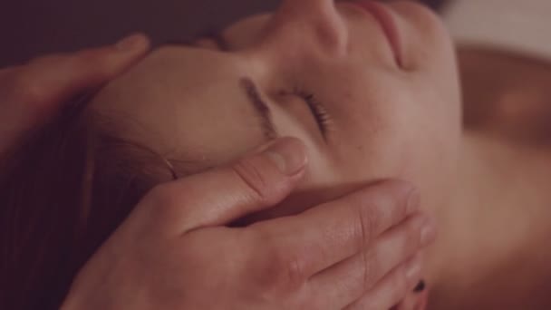 Face massage — Stock Video