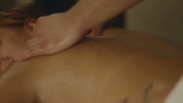 Körpermassage — Stockvideo