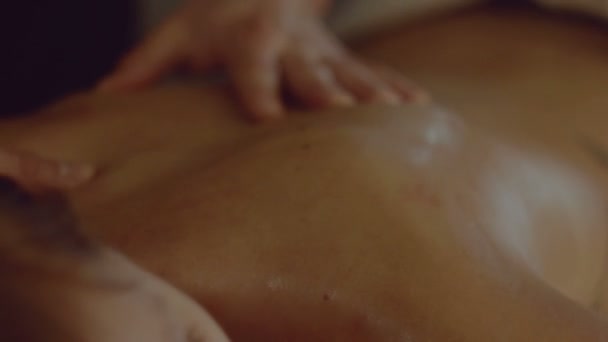 Massagem corporal — Vídeo de Stock