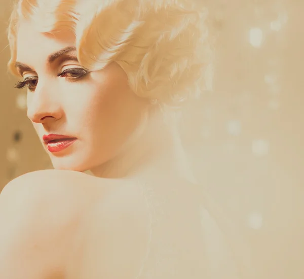 Elegante blonde Retro-Frau — Stockfoto