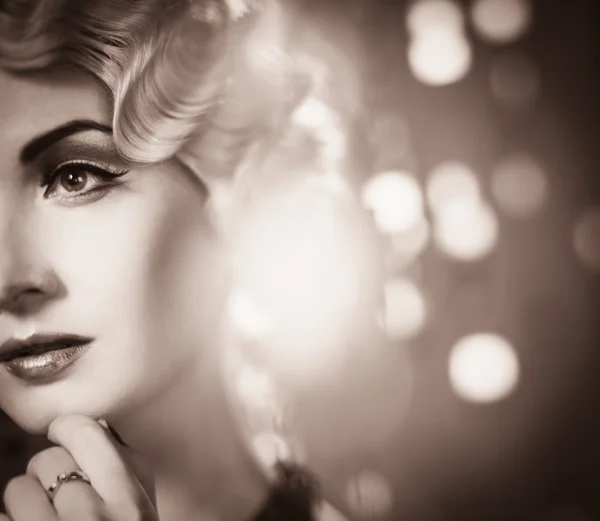 Toned portrait of elegant blond retro woman — Stock Photo, Image
