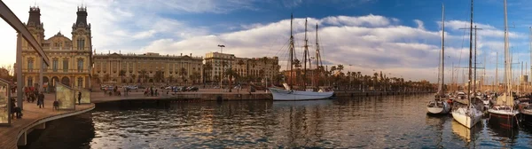 View of a boardwalk near yacht port in Barcelona — Stock Photo, Image