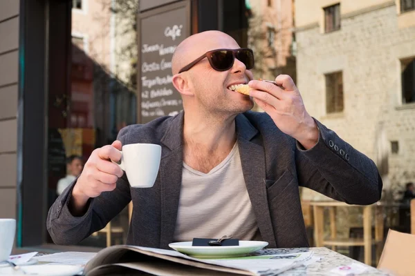 Schöner Mann mittleren Alters — Stockfoto