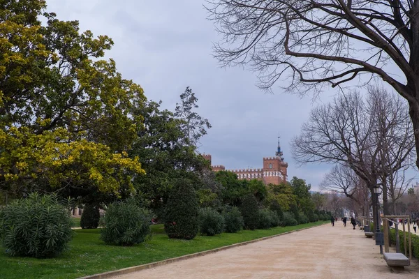 バルセロナ、スペインの美しい公園 — ストック写真