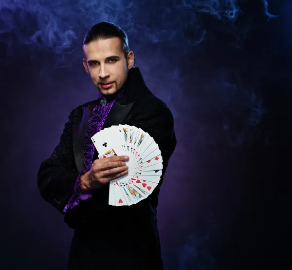 英俊的魔术师 — 图库照片